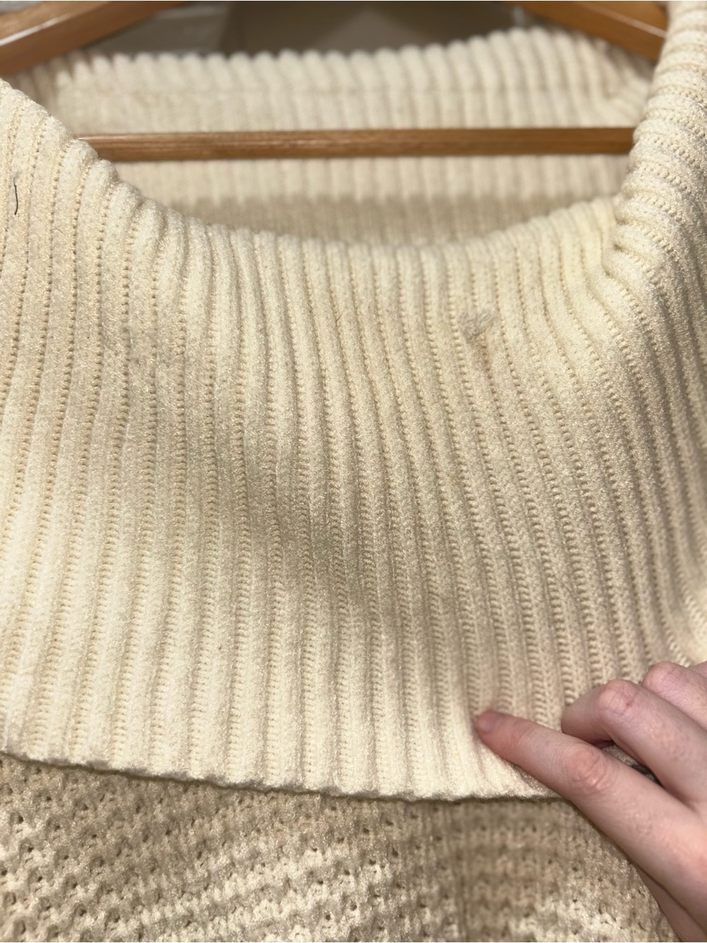 Modcloth Cream Off-Shoulder Waffle Knit Cowl Sweater size large - Picture 7 of 15